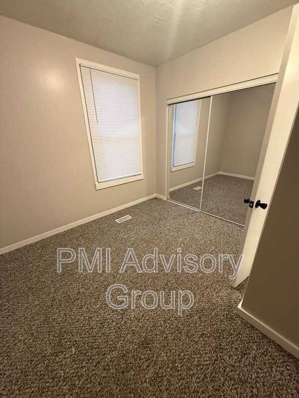 1220 Nw Fillmore St - Photo 3 of 5