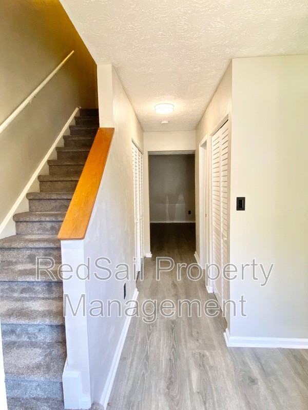 16 Otsego Dr - Photo 2 of 10