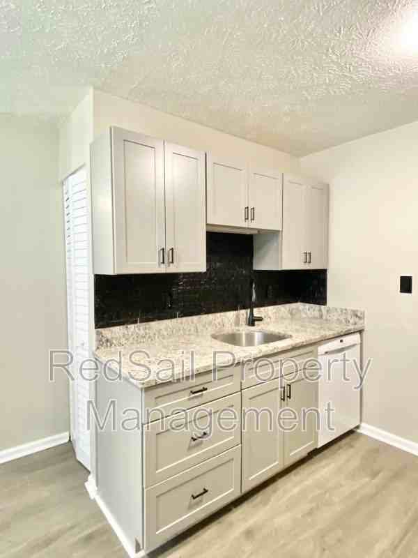 16 Otsego Dr - Photo 4 of 10
