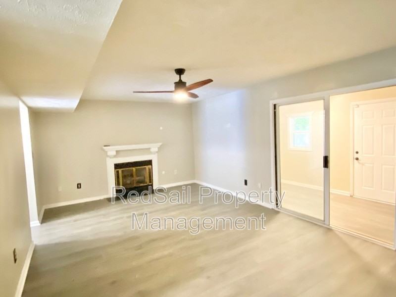 16 Otsego Dr - Photo 5 of 10