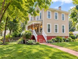 featured image of 300 E Cypress St