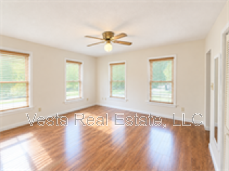 300 E Cypress St - Photo 7 of 13
