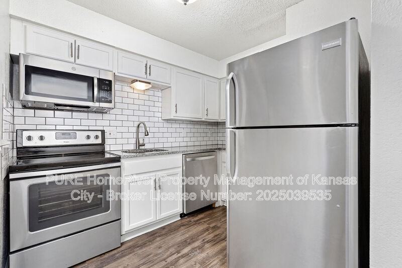 3710 Warwick Blvd #13 - Photo 3 of 9