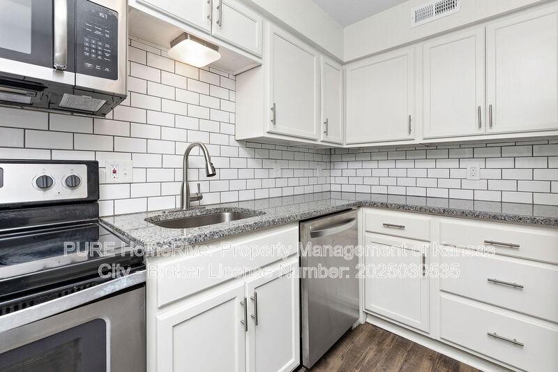 3710 Warwick Blvd #13 - Photo 6 of 9