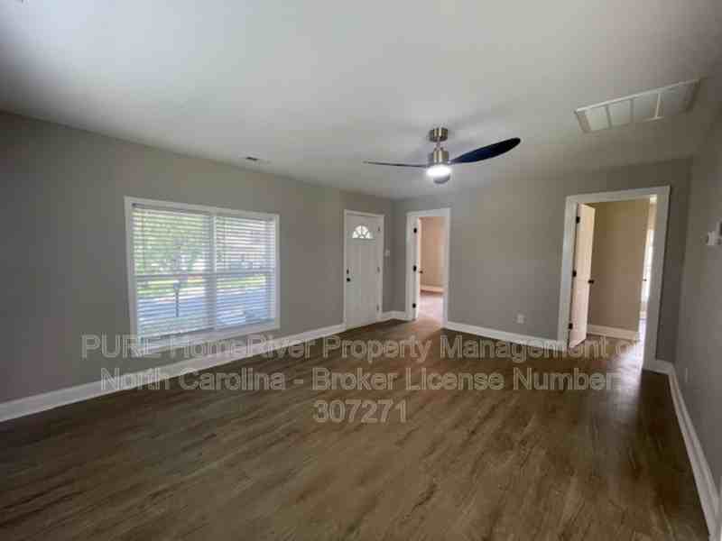 209 N Davis Ave - Photo 3 of 18