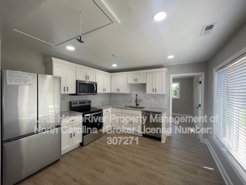 209 N Davis Ave - Photo 4 of 18