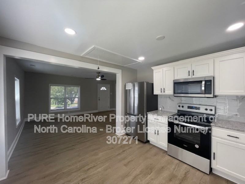 209 N Davis Ave - Photo 5 of 18