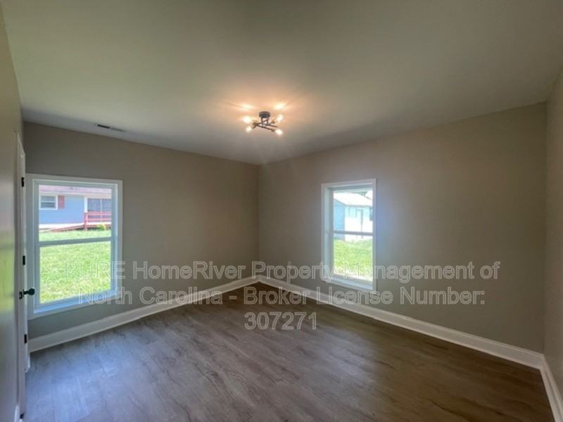 209 N Davis Ave - Photo 6 of 18