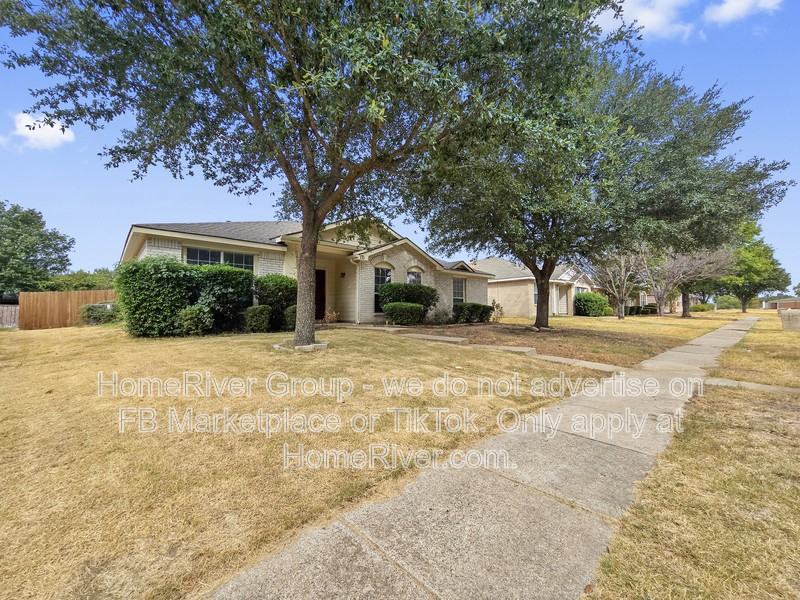 171 Palm Dr - Photo 2 of 22
