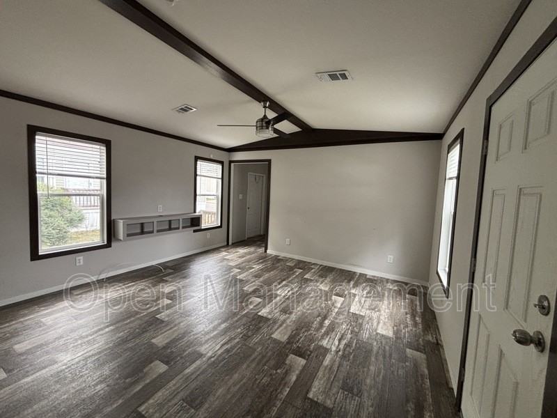 432 Bayhead Dr - Photo 3 of 12