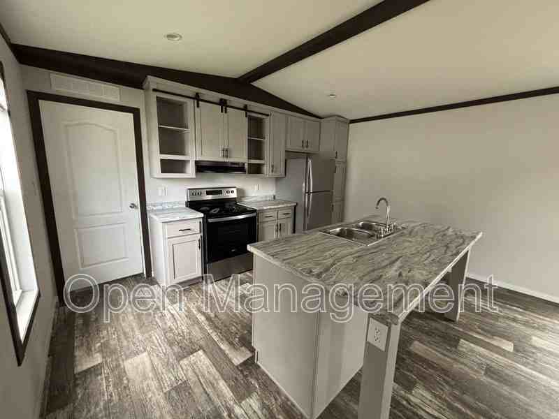 432 Bayhead Dr - Photo 5 of 12
