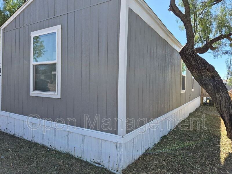 2501 Martin Luther King Blvd - Photo 3 of 11
