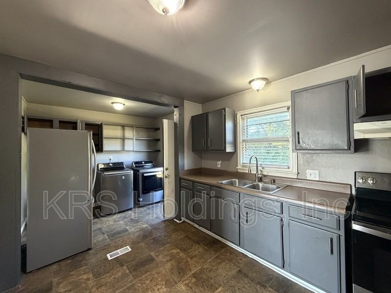 2 Skyland Dr - Photo 3 of 5