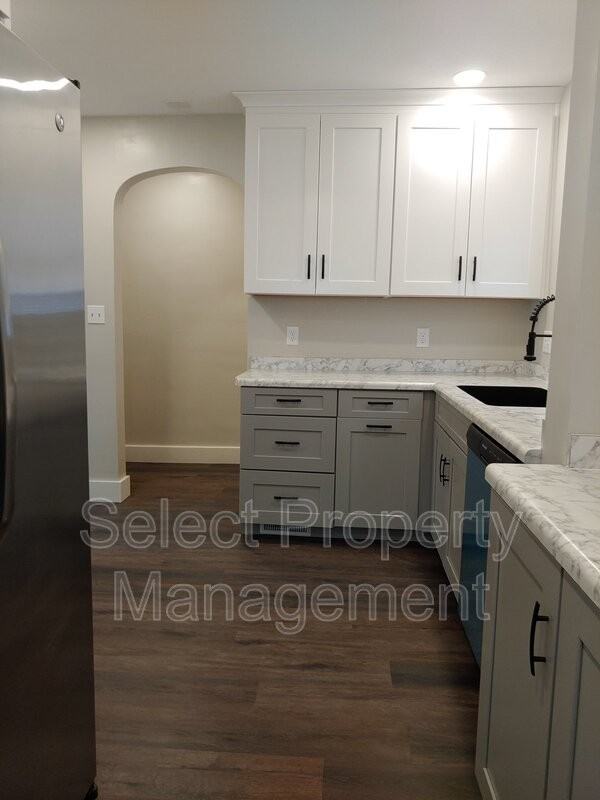1321 Clara Ave - Photo 7 of 14