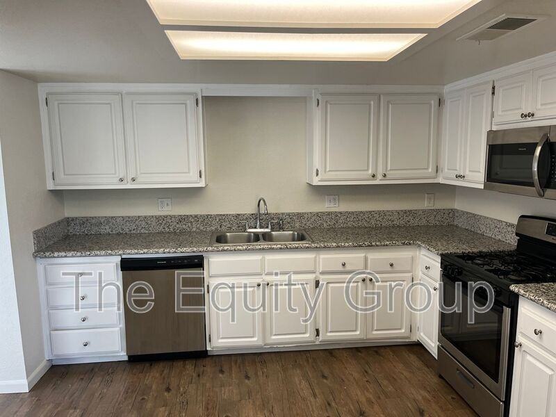 4054 W Meadow Ave - Photo 4 of 11