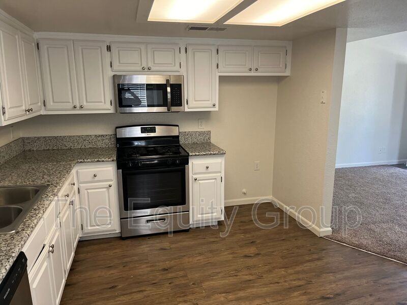 4054 W Meadow Ave - Photo 5 of 11