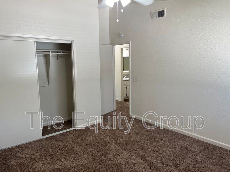 4054 W Meadow Ave - Photo 7 of 11