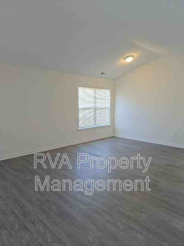 605 Sidney St - Photo 2 of 15