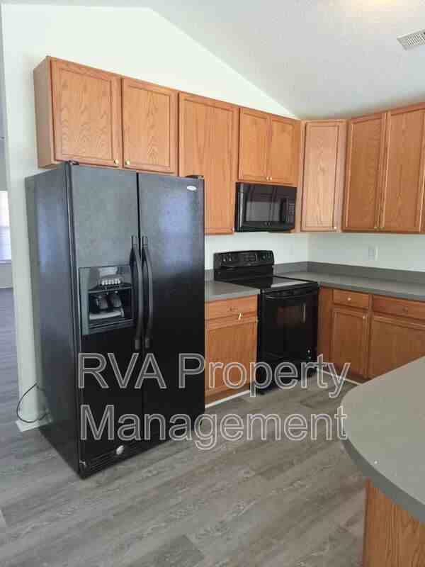 605 Sidney St - Photo 5 of 15