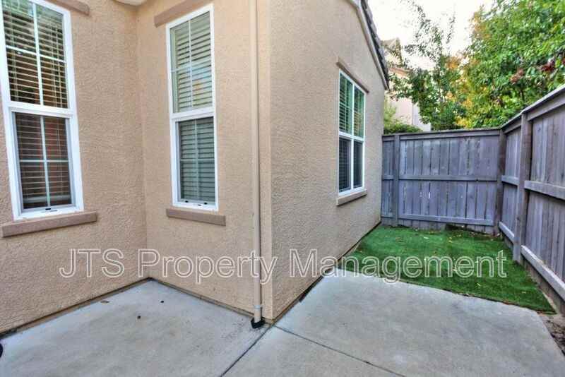 9041 Crescenda Ln - Photo 7 of 50