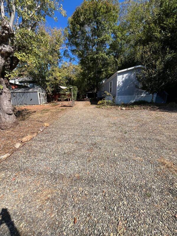 1037 Riverside Dr - Photo 2 of 16