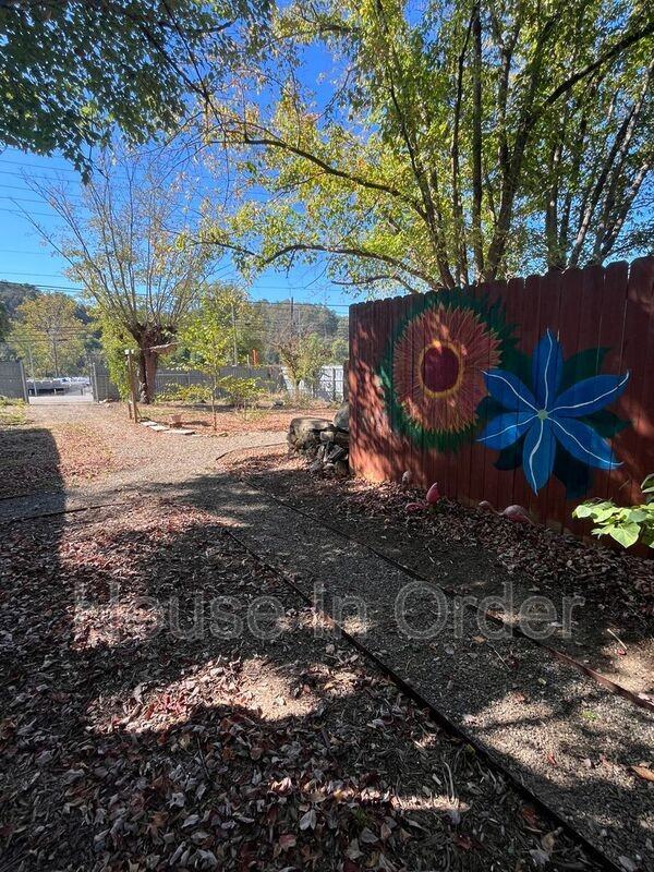 1037 Riverside Dr - Photo 3 of 16