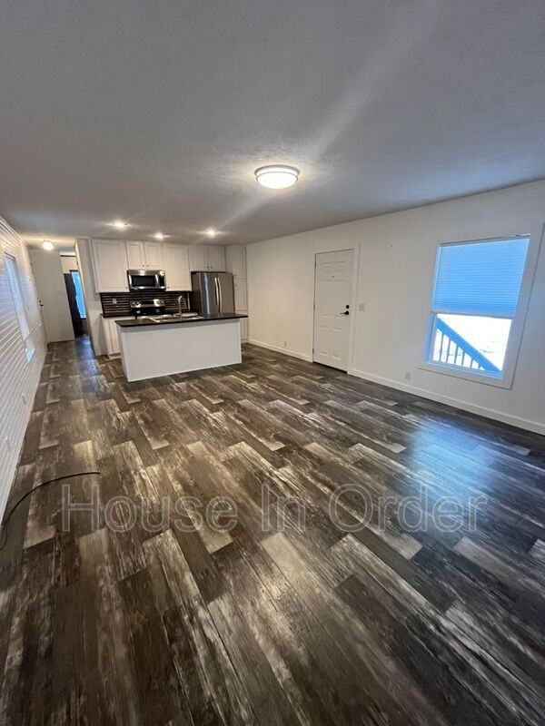 1037 Riverside Dr - Photo 4 of 16