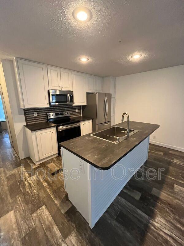 1037 Riverside Dr - Photo 6 of 16