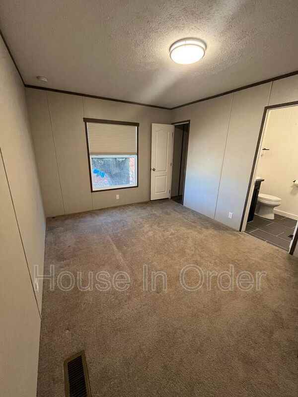 1037 Riverside Dr - Photo 7 of 16