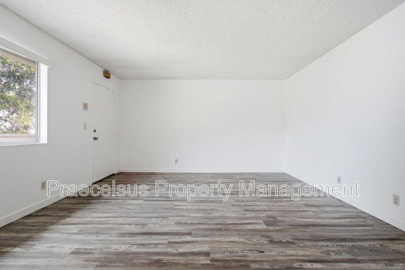 1292 Holly Ave - Photo 2 of 11