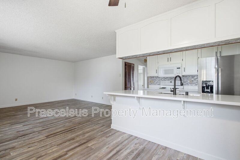 1292 Holly Ave - Photo 3 of 11