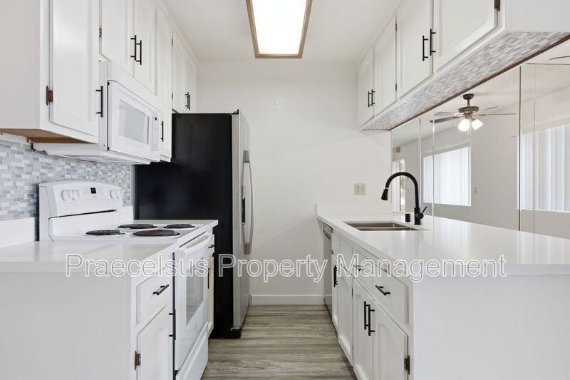 1292 Holly Ave - Photo 4 of 11