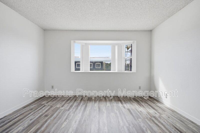 1292 Holly Ave - Photo 6 of 11