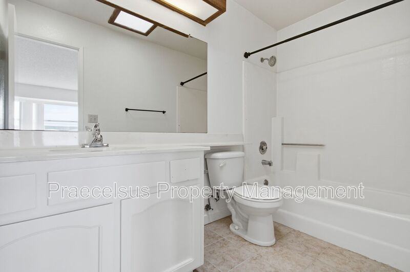 1292 Holly Ave - Photo 7 of 11