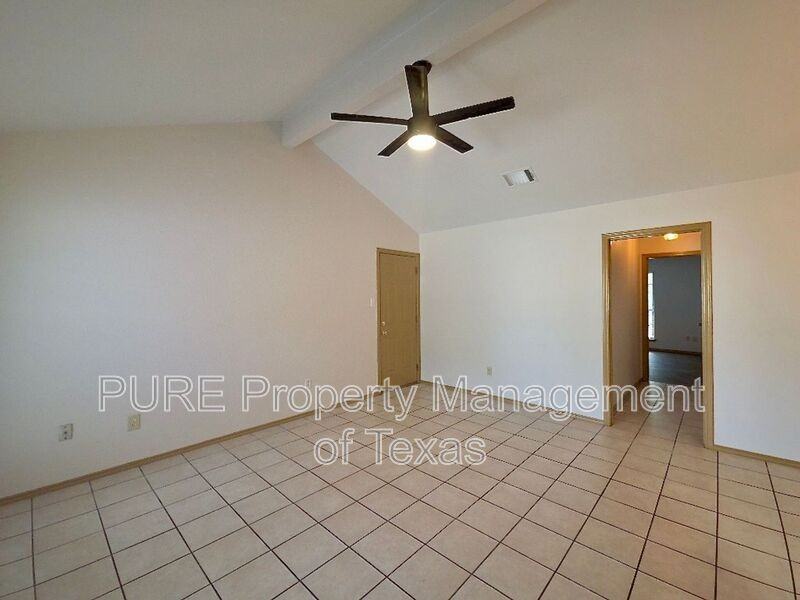 1015 Woodlief Trl - Photo 4 of 17