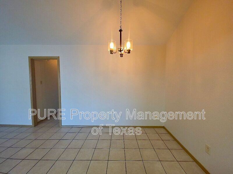 1015 Woodlief Trl - Photo 5 of 17