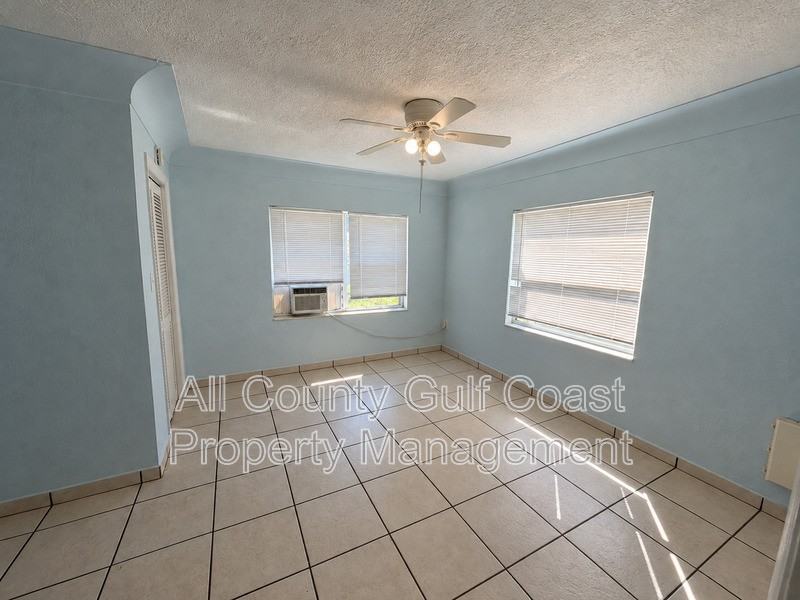 2418 10th St W - Photo 4 of 8
