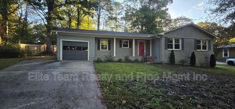213 Pelham Ln - Photo 2 of 28
