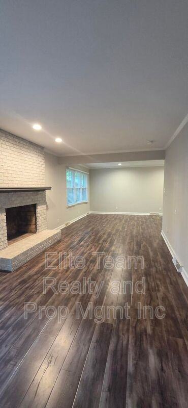 213 Pelham Ln - Photo 4 of 28