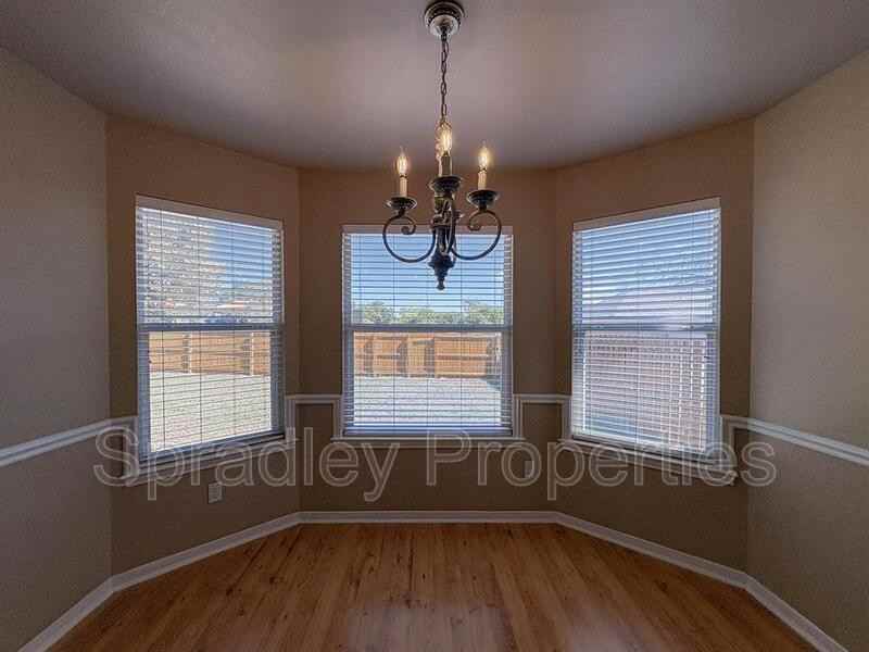 2318 Kingsbury Dr - Photo 3 of 19