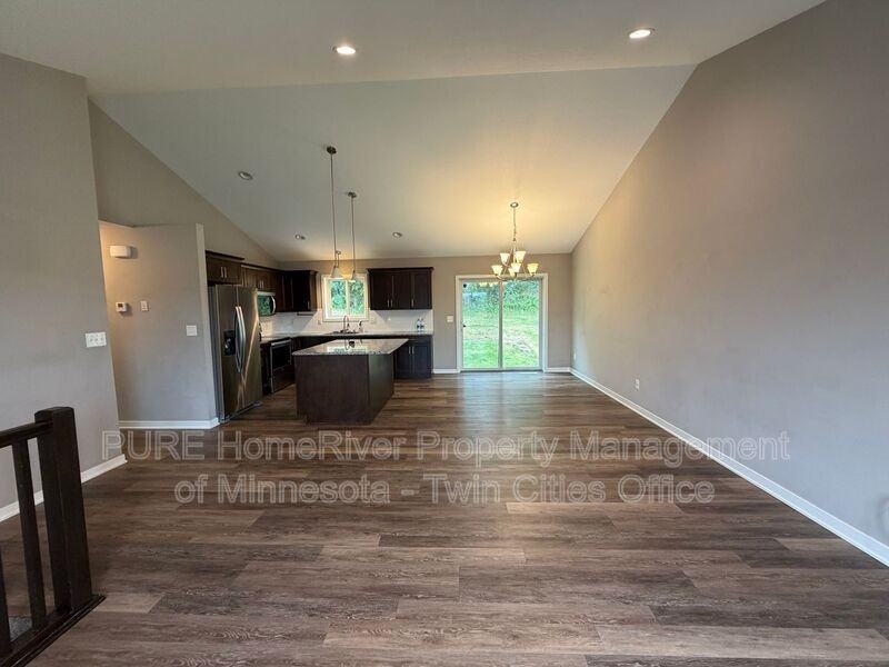 3453 Ridgeline Dr Se - Photo 5 of 28