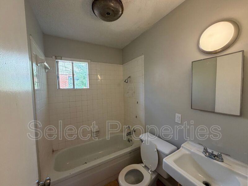 203 N Rogers St #1 - Photo 5 of 5