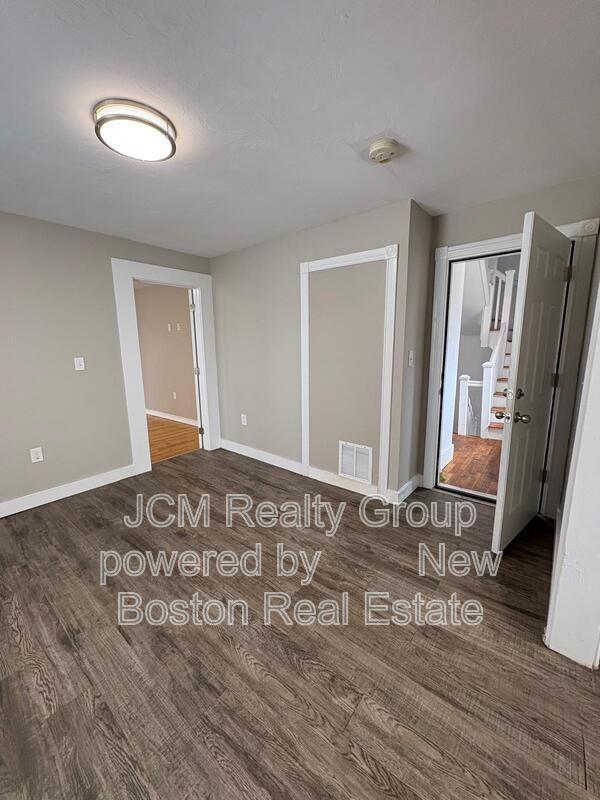 38 Neptune St #2R2ndFL - Photo 3 of 11