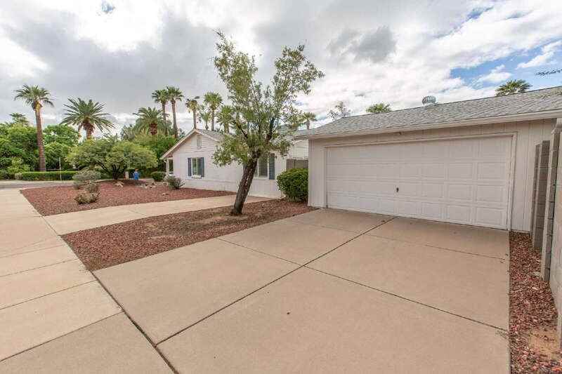 2246 E Weldon Ave - Photo 4 of 35