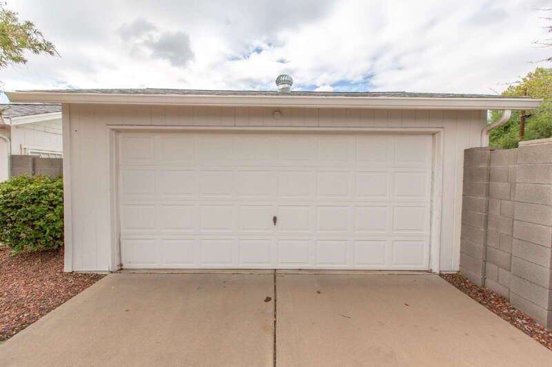 2246 E Weldon Ave - Photo 3 of 35