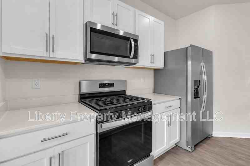 400 Ember St - Photo 6 of 15