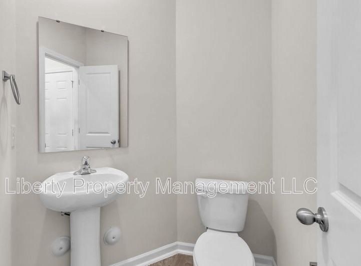 400 Ember St - Photo 7 of 15