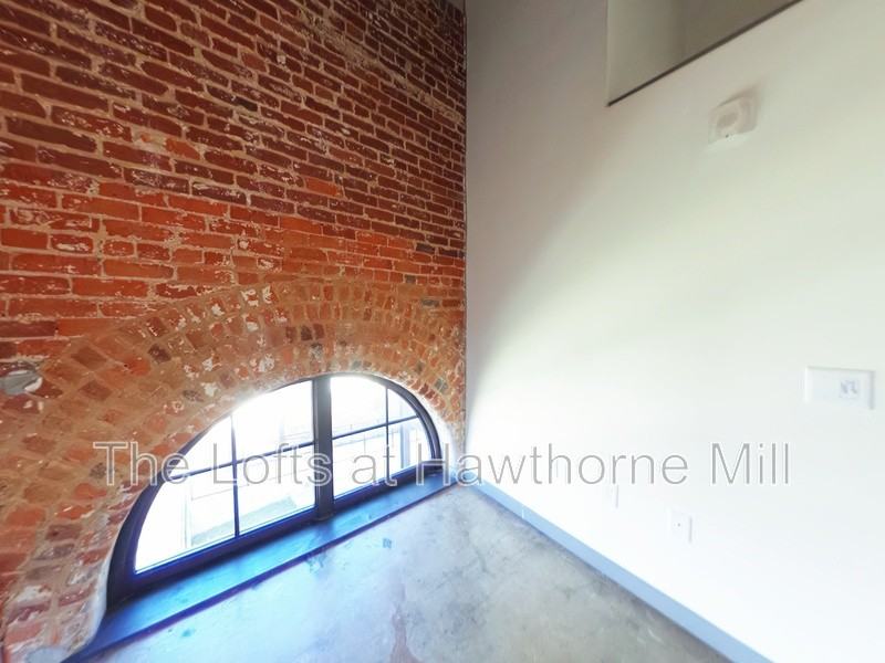 1101 Hawthorne Ln #201 - Photo 6 of 8