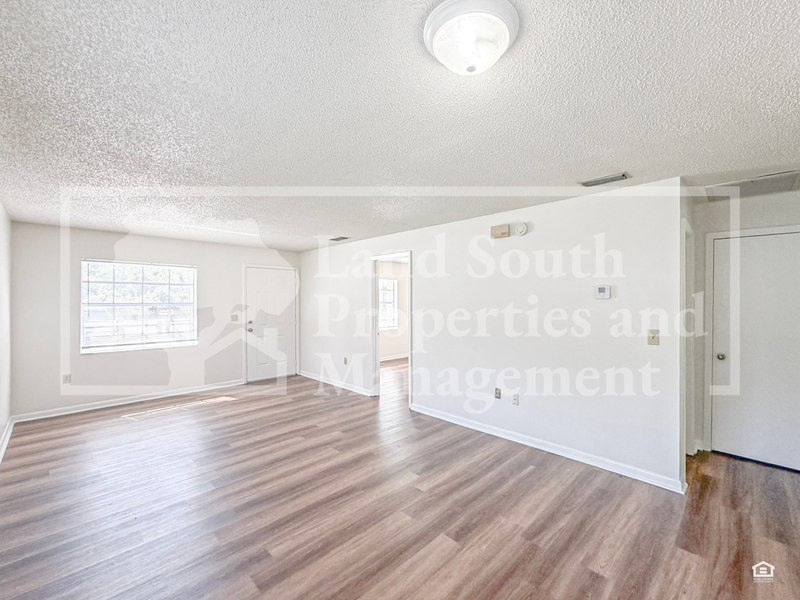 4753 Dimbath Dr - Photo 3 of 16