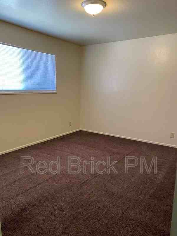 351 W 21st St - Photo 3 of 9
